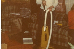 Lola-Martin-poses-with-vac-Xmas-1979